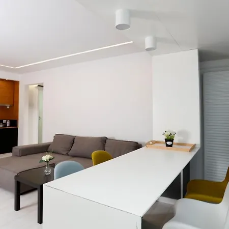 아파트 Platinum With 2 Bedrooms 부쿠레슈티