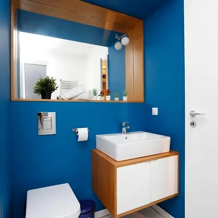 Platinum With 2 Bedrooms Apartment *