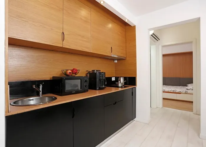 Platinum With 2 Bedrooms Apartment *