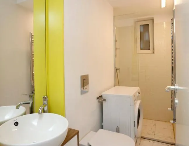 Platinum With 2 Bedrooms Bucharest